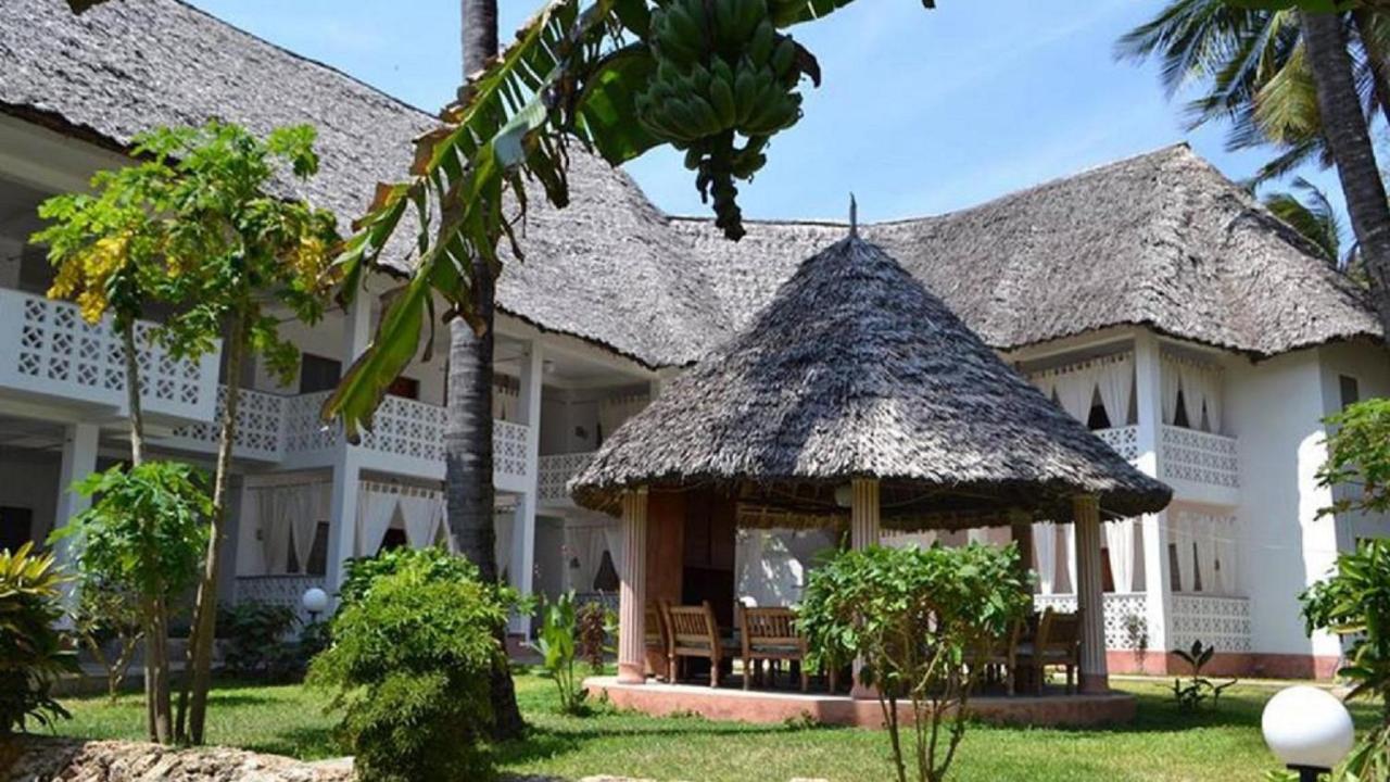 Beautiful Ascot Residence Right On White Sandy Beach Watamu Exterior photo