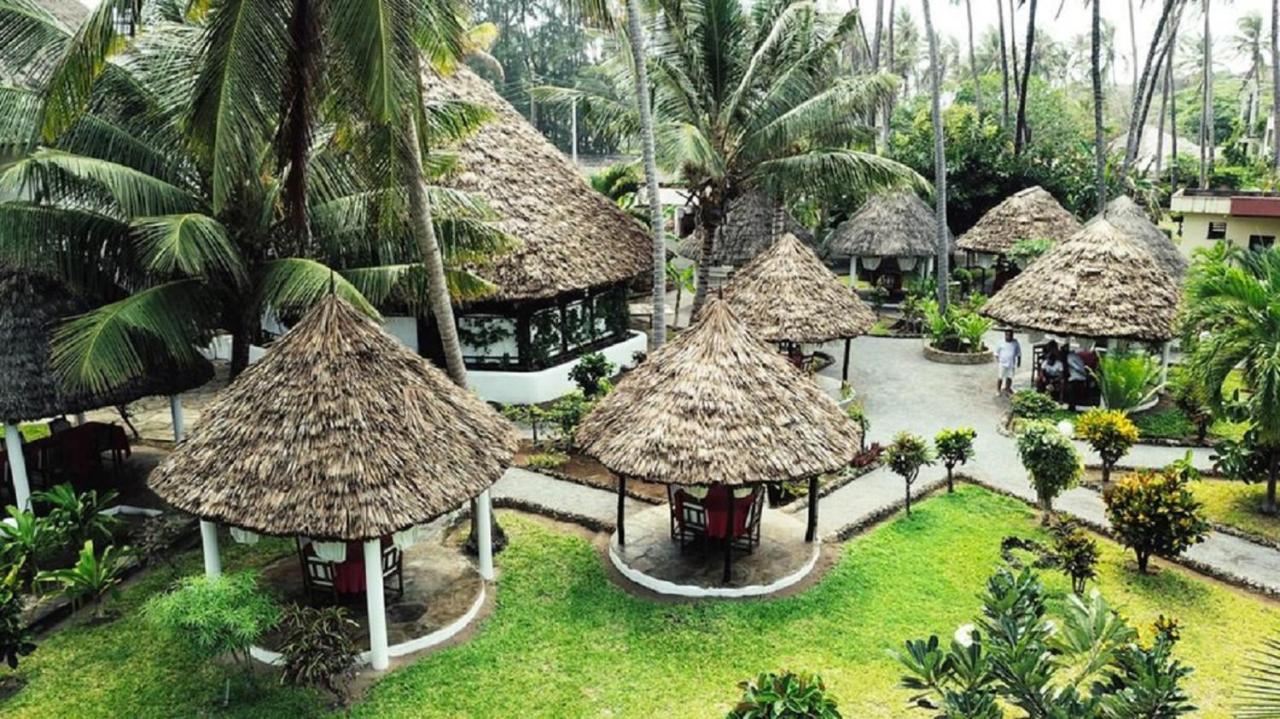 Beautiful Ascot Residence Right On White Sandy Beach Watamu Exterior photo