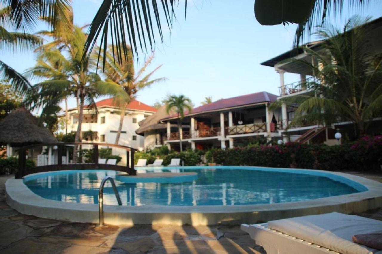 Beautiful Ascot Residence Right On White Sandy Beach Watamu Exterior photo